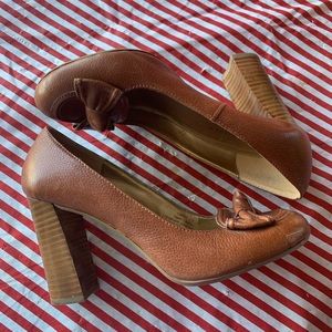 Banana Republic brown pump